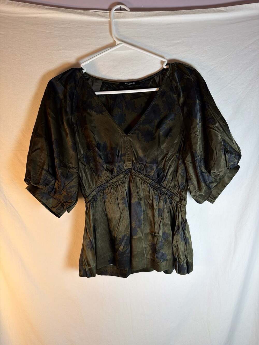 Madewell Shirred Puff-Sleeve Satin Top in Mossy Umber Floral Size S